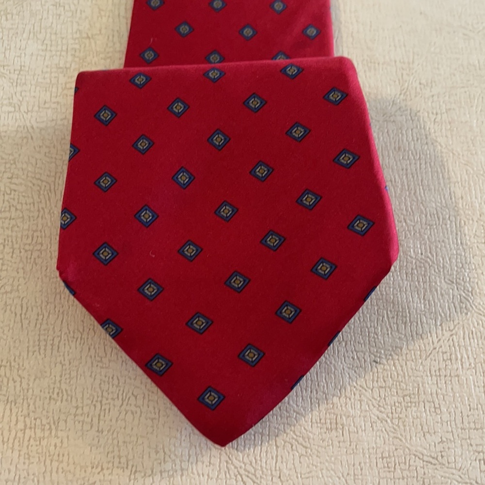 Geoffrey Beene Red Tie 100% Silk Made in Italy